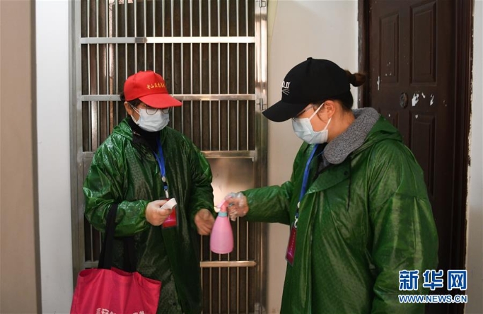 (新华全媒头条·迎接两会特别报道·图文互动)(10)不同寻常的两会 万众一心的力量——写在2020年全国两会召开之际