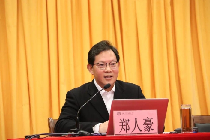 广东医科大学:湛江市委书记郑人豪来校讲思政课 寄语青年学子奋斗新