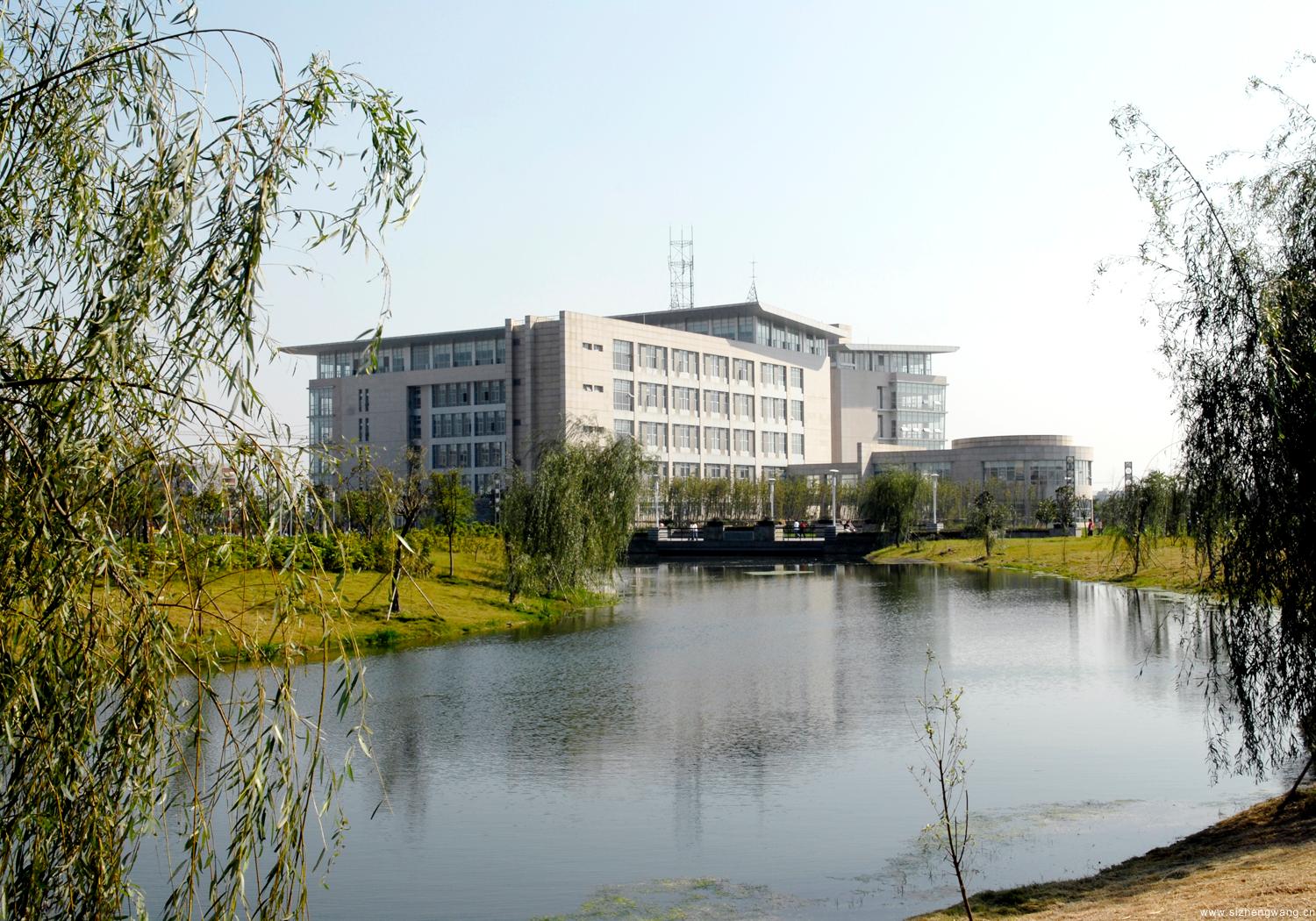 西南财经大学办学规模与校园风貌