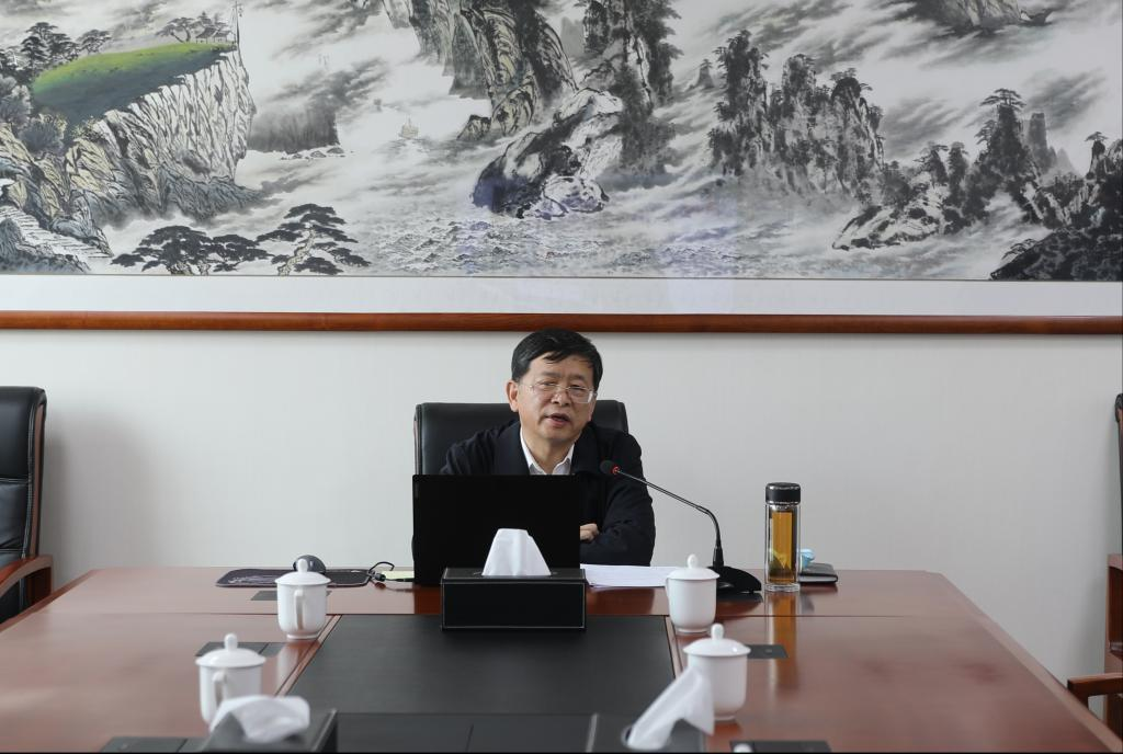 辽宁石油化工大学校长钱建华走进思政课堂为学生讲授抗疫专题课