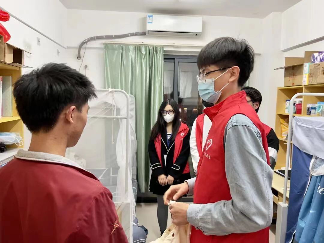 图5 电脑义务检修与网络安全宣讲.jpg