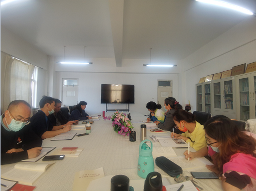 图2:党员教师牵头组织集中教学研讨