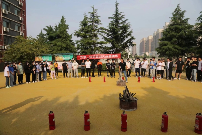 3学生社区开展消防安全应急演练活动 3学生社区开展消防安全应急演练活动