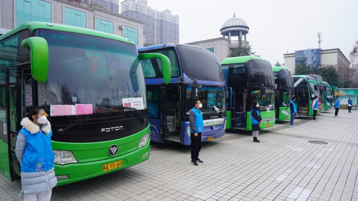 5.“一对一”暖心服务 西安外事学院护送学生错时错峰离校返乡 5.“一对一”暖心服务 西安外事学院护送学生错时错峰离校返乡