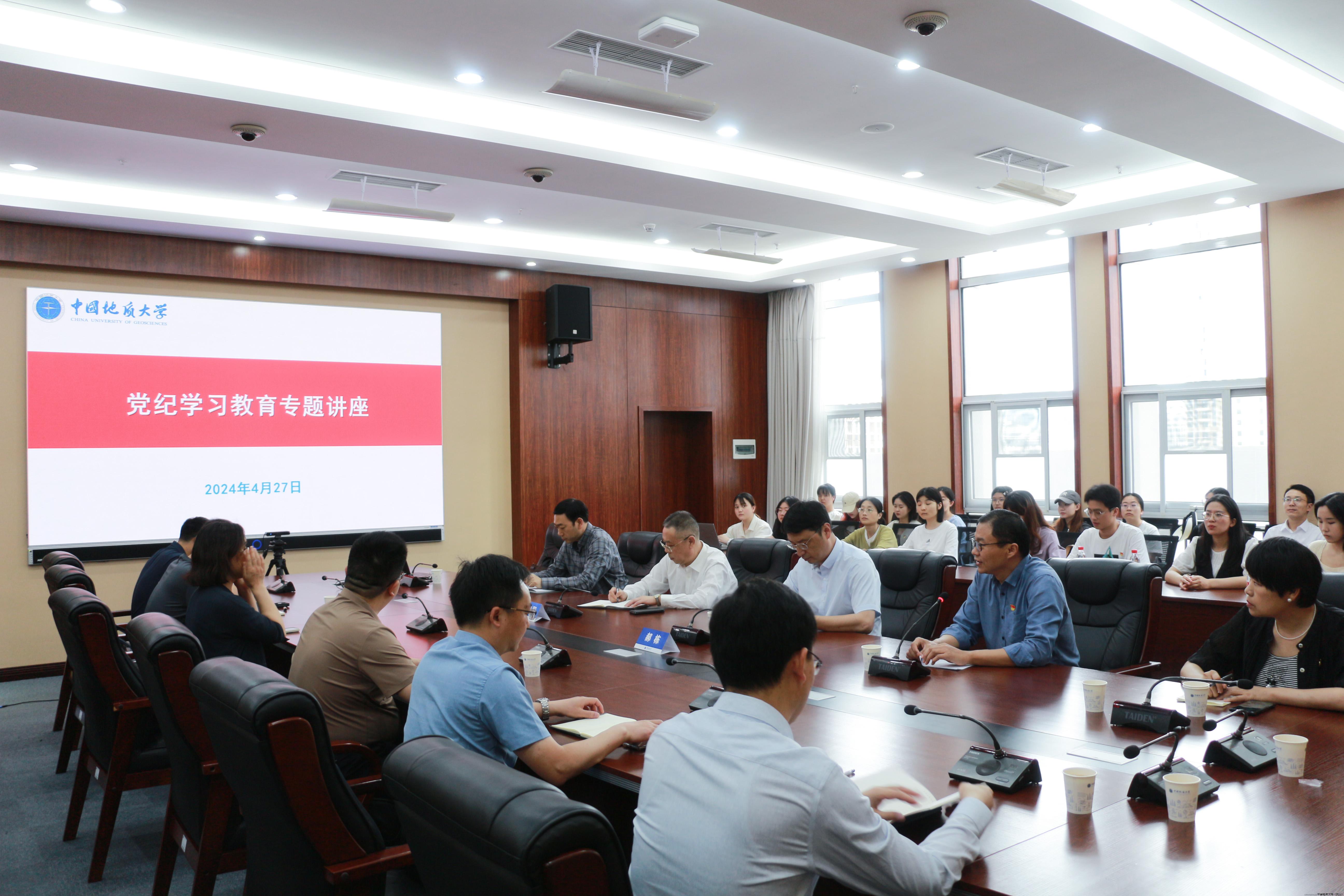 专题辅导报告.jpg 专题辅导报告.jpg